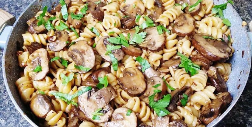 معكرونة بالفطر