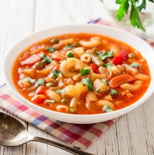 شوربة المعكرونة بالخضار