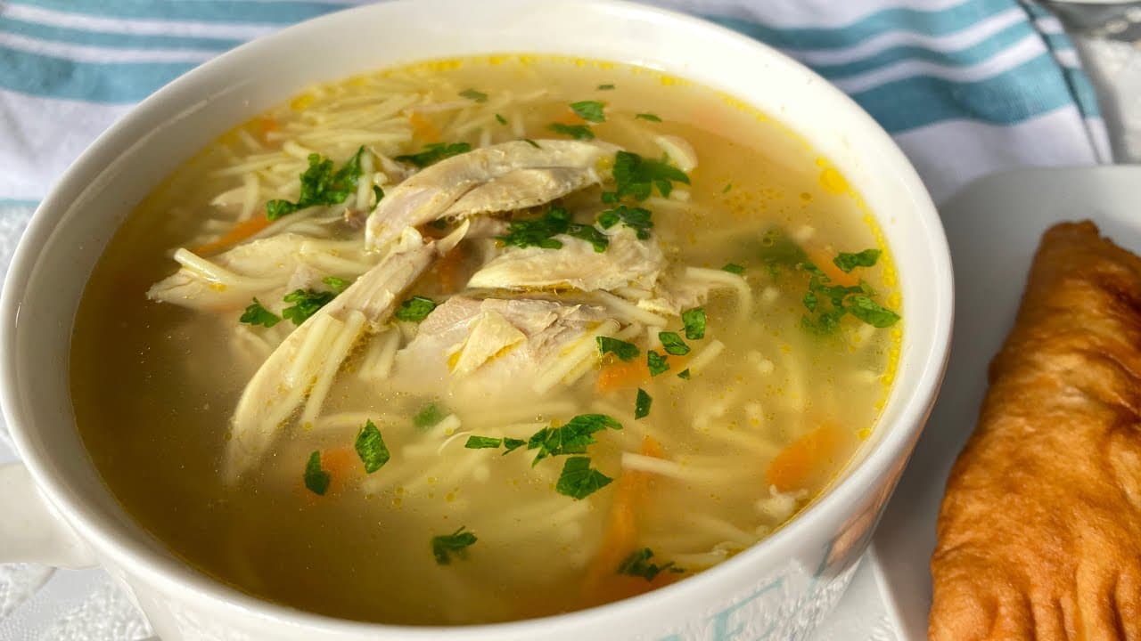 شوربة الدجاج بالشعيرية