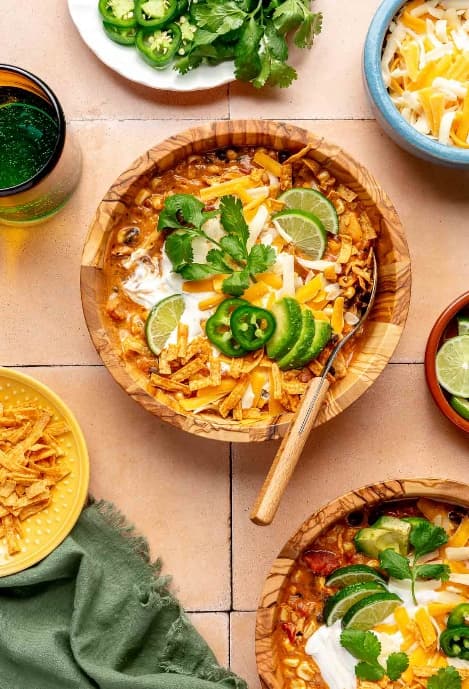 شوربة فيتوتشيني قصيرة بالدجاج والذرة
